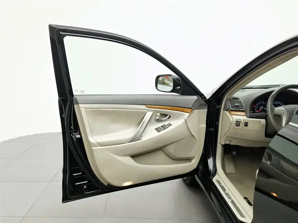 Toyota Camry 2011 200E Elite Sunroof Edition фото 8