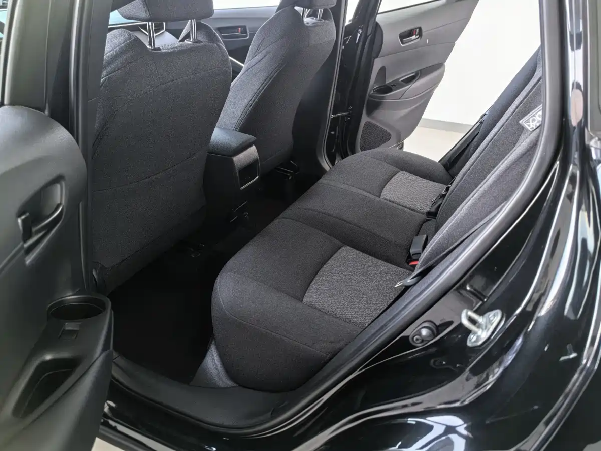 Toyota Frontlander 2023 2.0L CVT Leading Edition фото 11