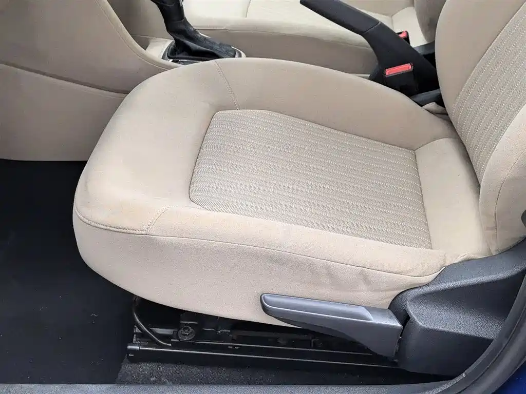 Volkswagen Jetta 2013 1.6L Automatic Comfort фото 20