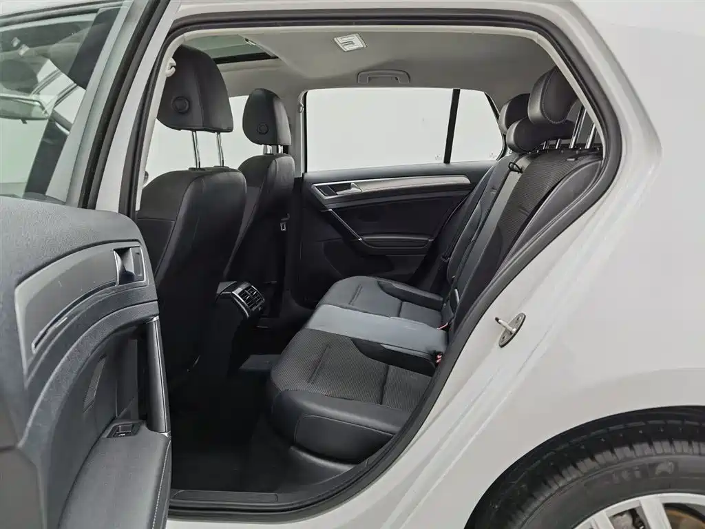 Volkswagen Golf 2018 1.6L Automatic Comfort фото 15