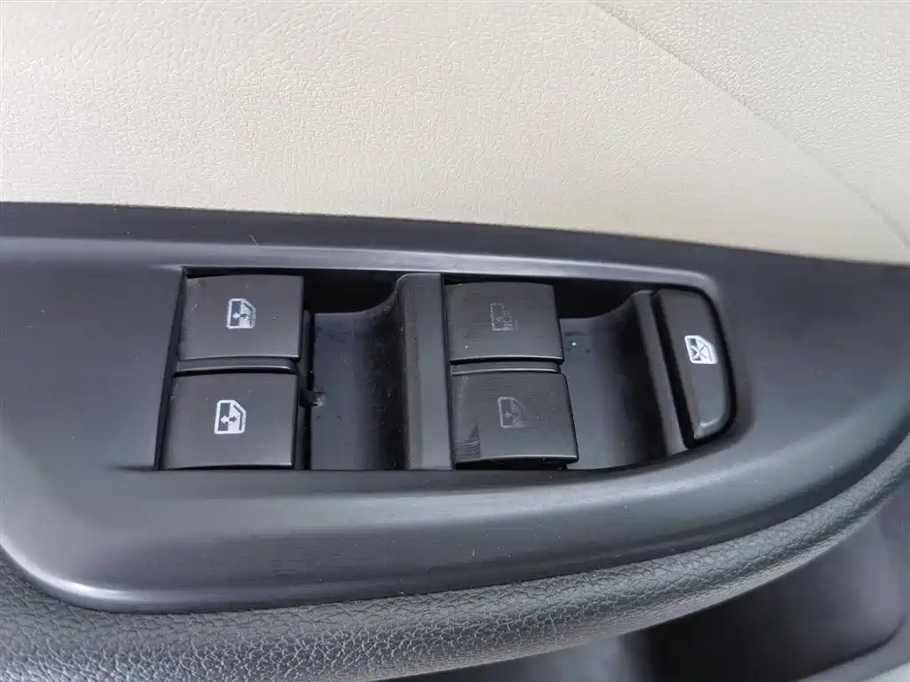 Buick Excelle 2018 15T Dual Clutch Elite (China V) фото 9