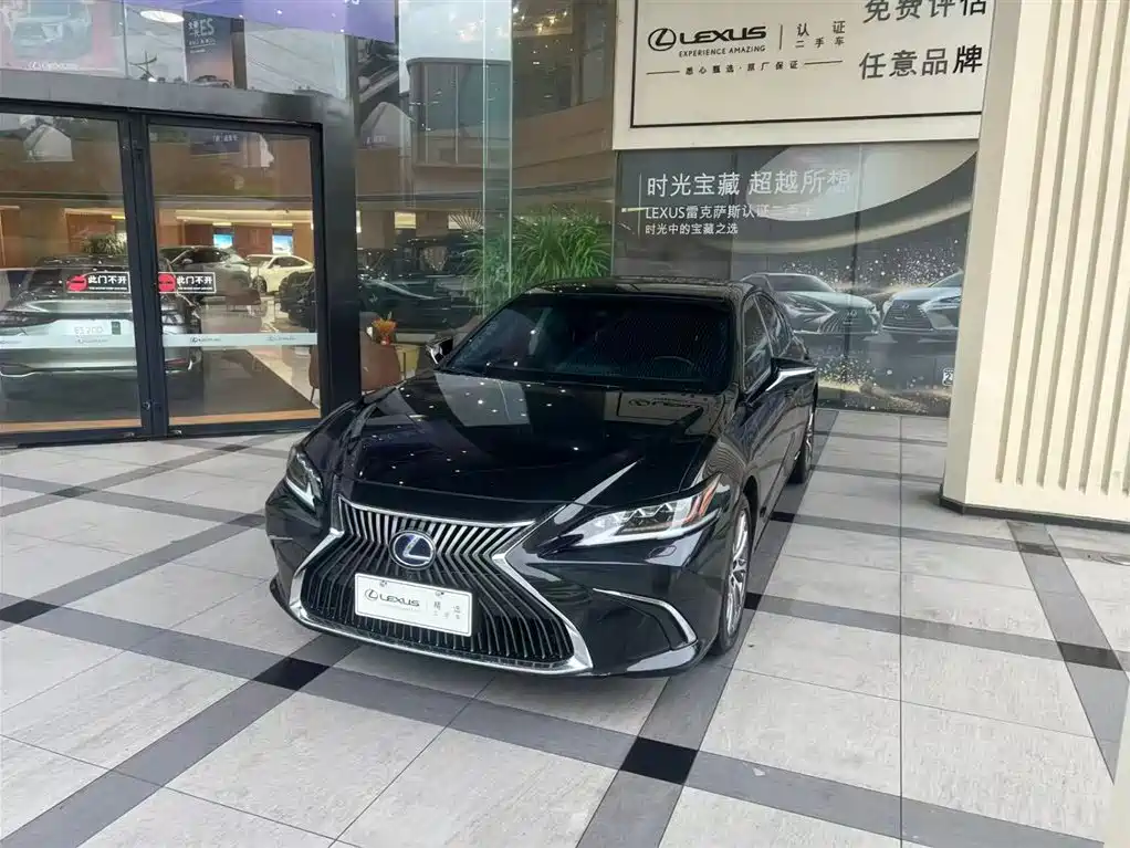 Lexus ES 2020 Model 300h Premium Edition