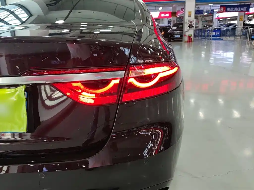 Фото 8 - Jaguar XFL