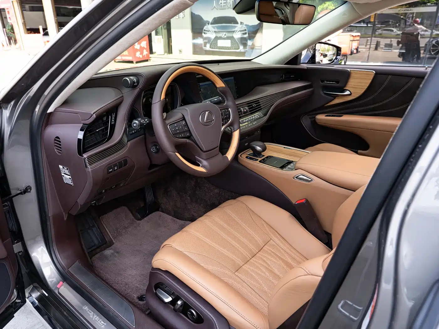 Lexus LS 2018 500h Luxury Edition China V фото 8