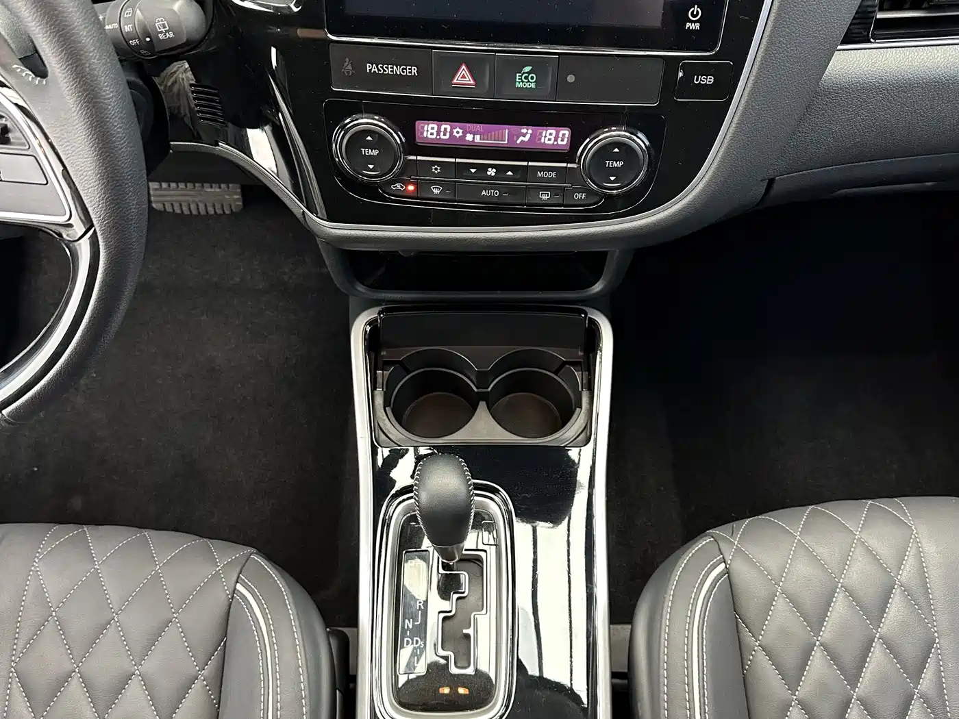 Mitsubishi Outlander 2021 Facelift 2.0L 2WD Premium Edition 5-Seater фото 15