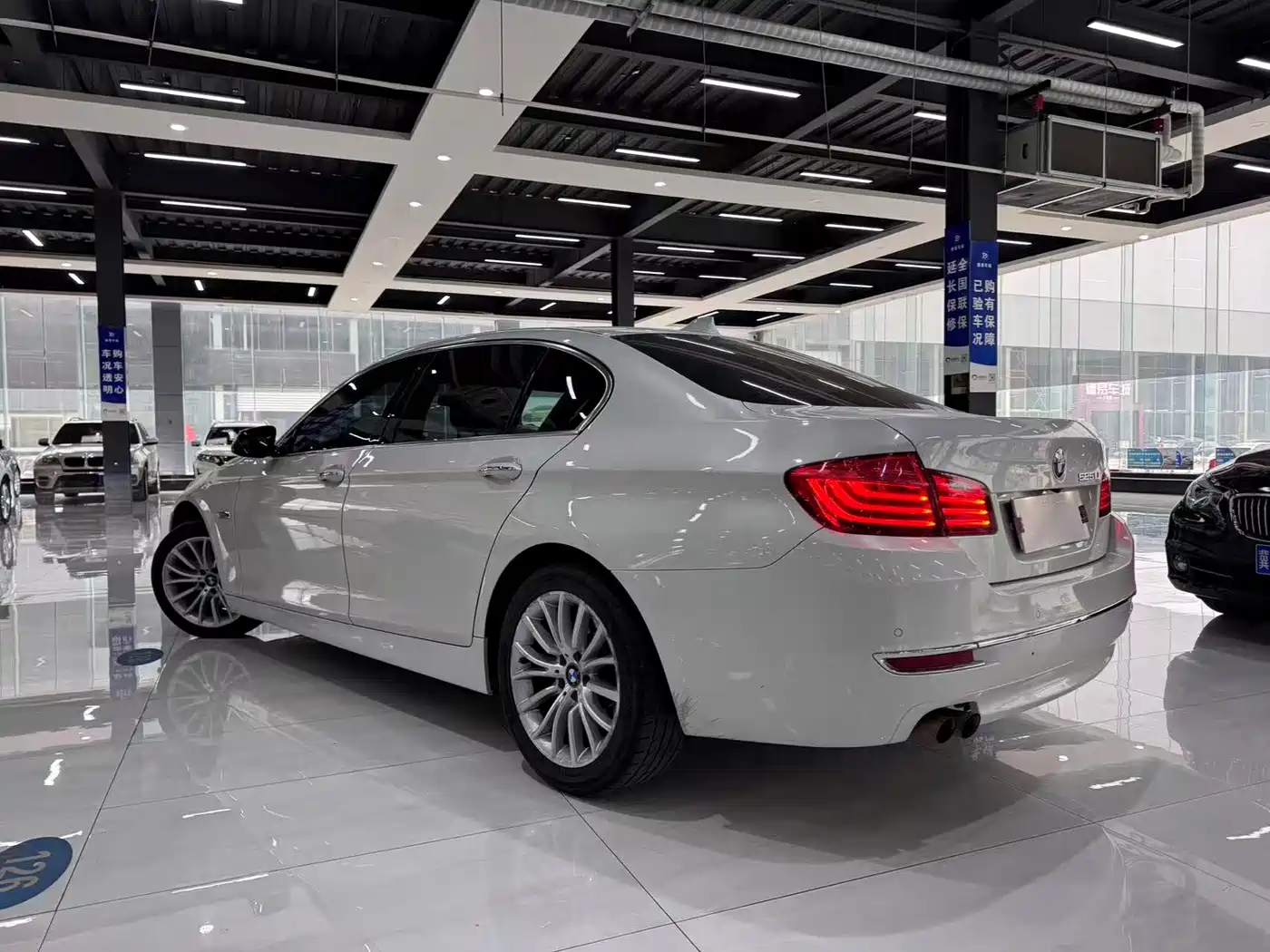 BMW 5 Series 2014 525Li Luxury Design Package фото 9