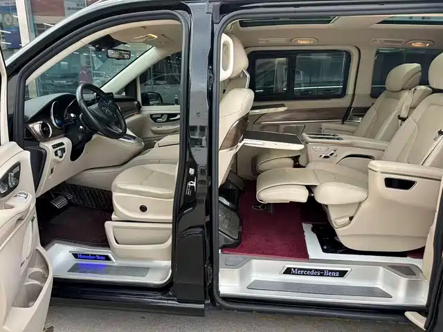 Mercedes-Benz V-Class 2022 V 260 L Long Wheelbase Prestige Edition — фото 5
