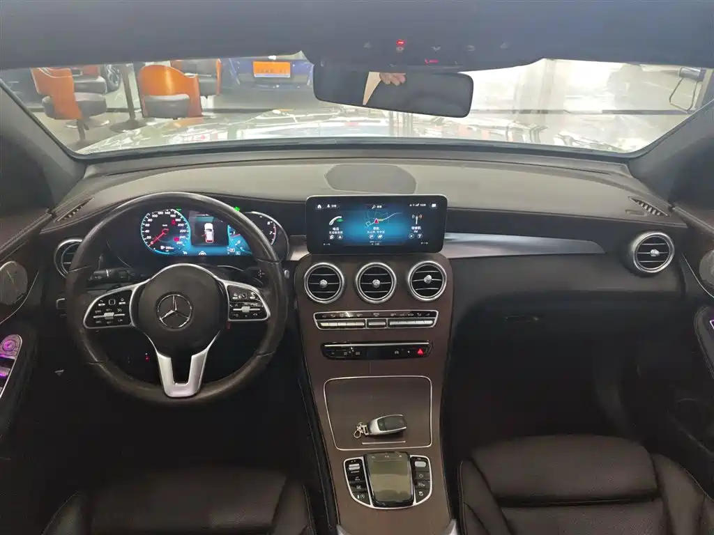 MERCEDES-BENZ GLC