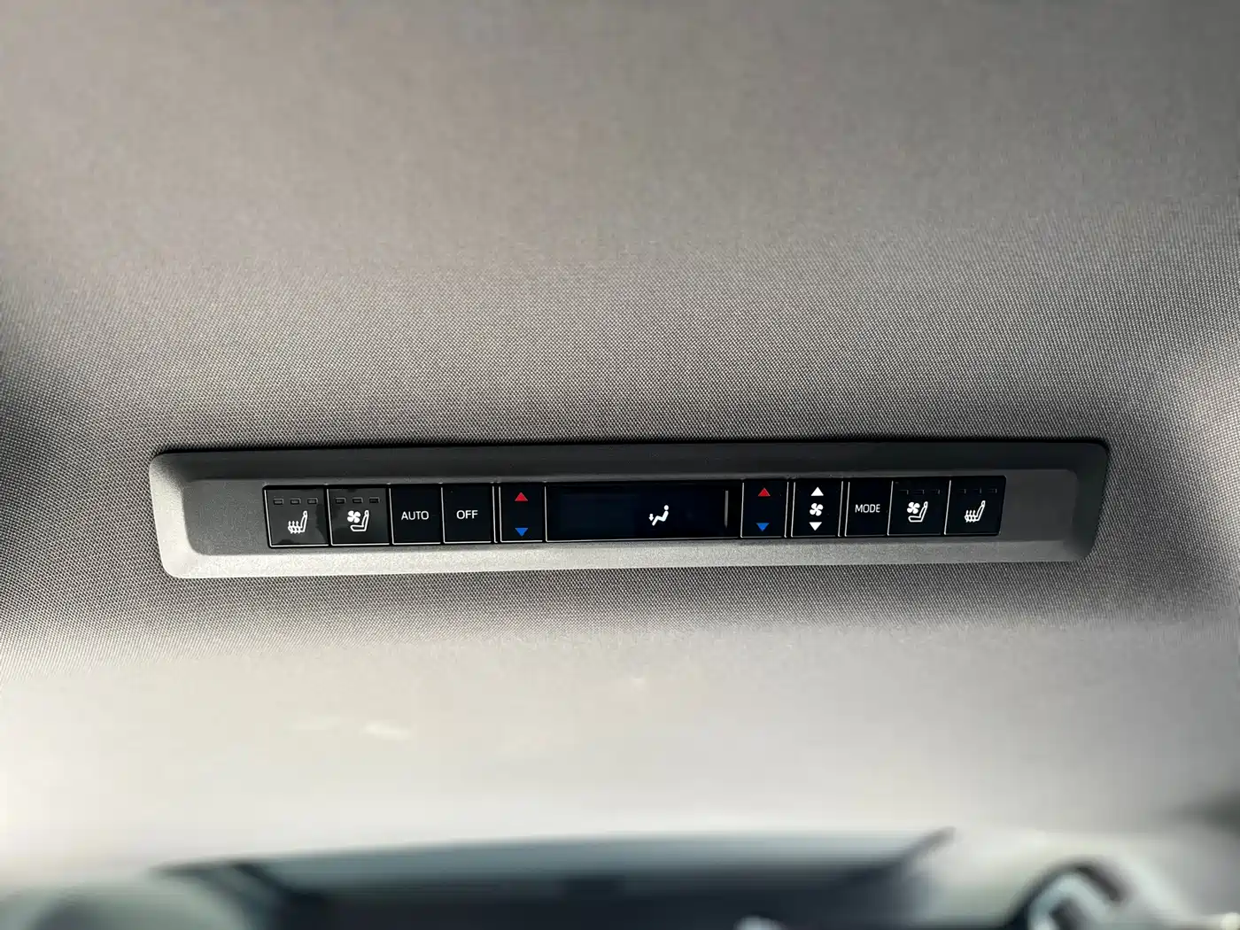 Toyota Sienna 2024 2.5L Hybrid 4WD Premium Edition фото 17