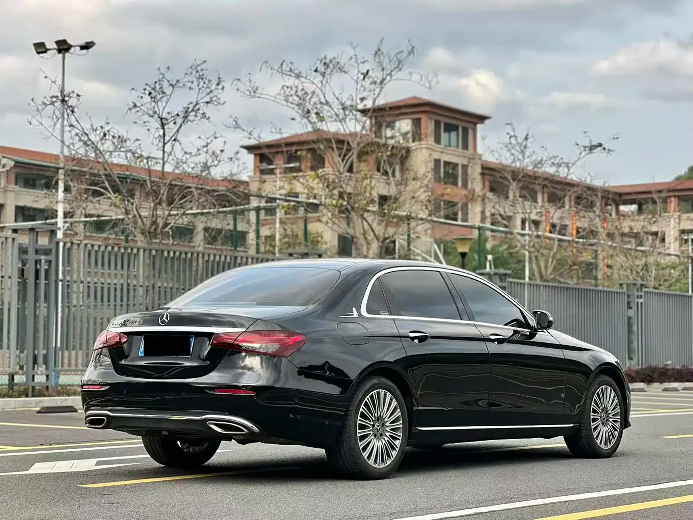 Mercedes-Benz E-Class 2023 E 300 L Luxury фото 4