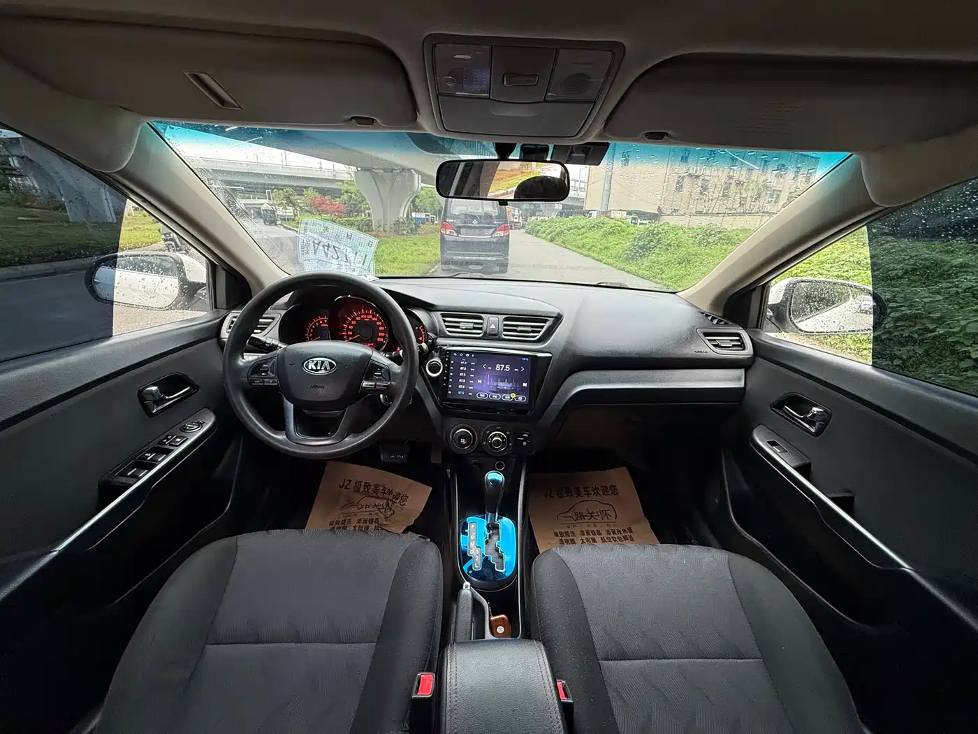 Kia K2 2012 Sedan 1.4L AT GLS Commemorative Edition фото 17