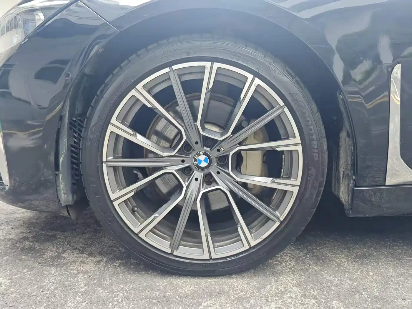 BMW 7 Series 2016 730Li Leading фото 10