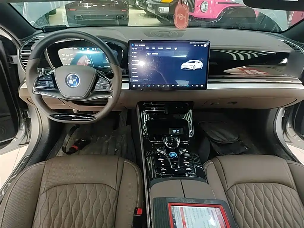 BYD Han 2025 DM-i 125KM Elite фото 10