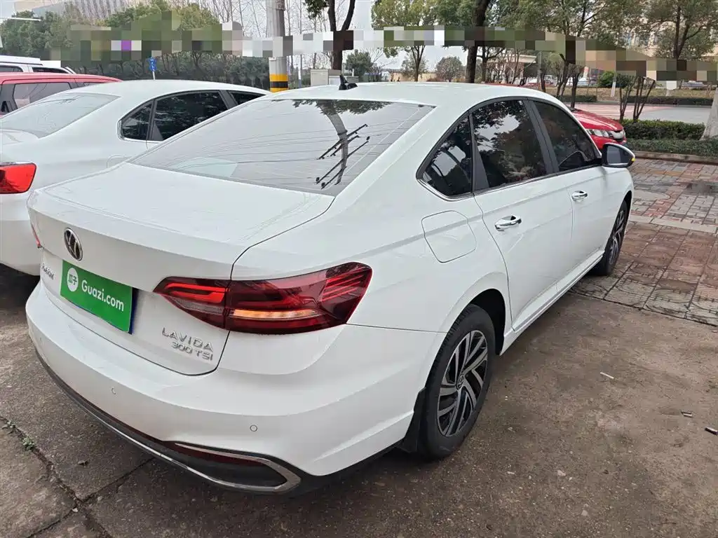Volkswagen Lavida 2023 1.5L Auto Luxury Edition фото 5