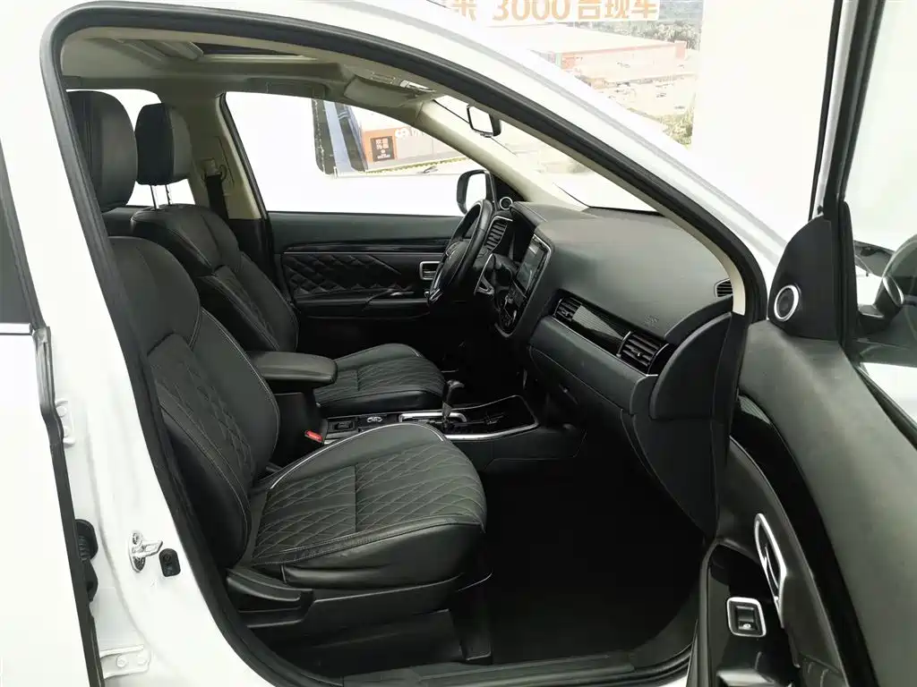 Mitsubishi Outlander 2021 2.4L 4WD Yaodong Edition 5-seater фото 23