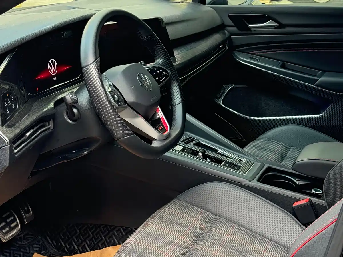 VOLKSWAGEN GOLF GTI