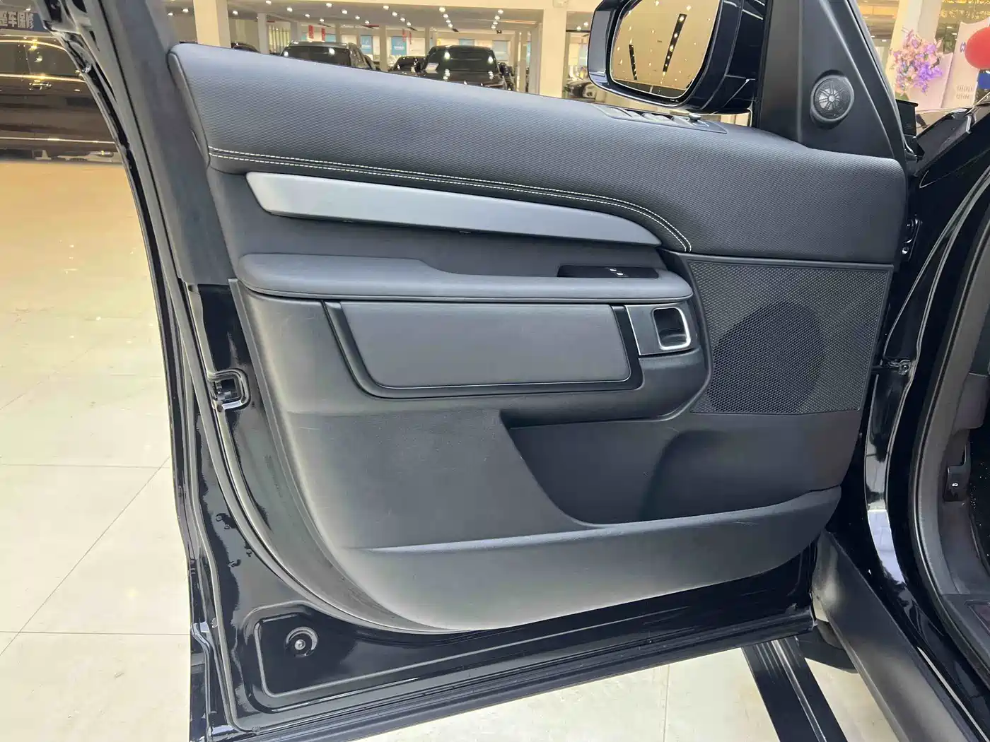 Land Rover Discovery 2021 360PS R-Dynamic S фото 25