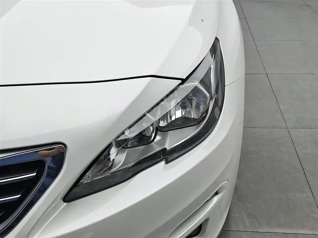 Peugeot 408 2014 1.8L Automatic Luxury Edition фото 7