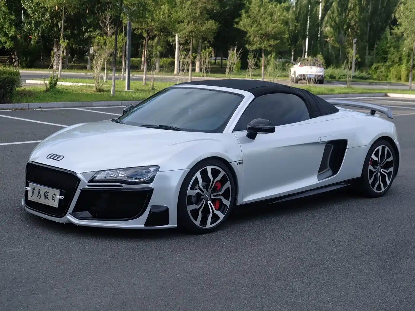 Photo 2 - Audi R8