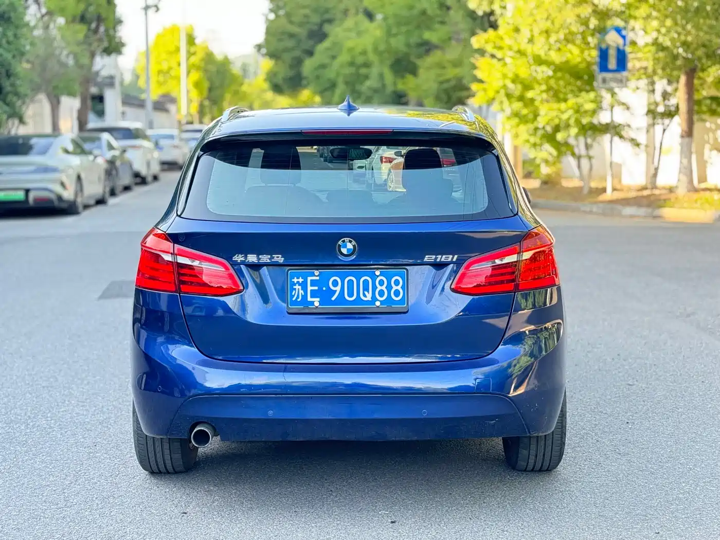 BMW 2 Series Touring 2016 218i Leading фото 5