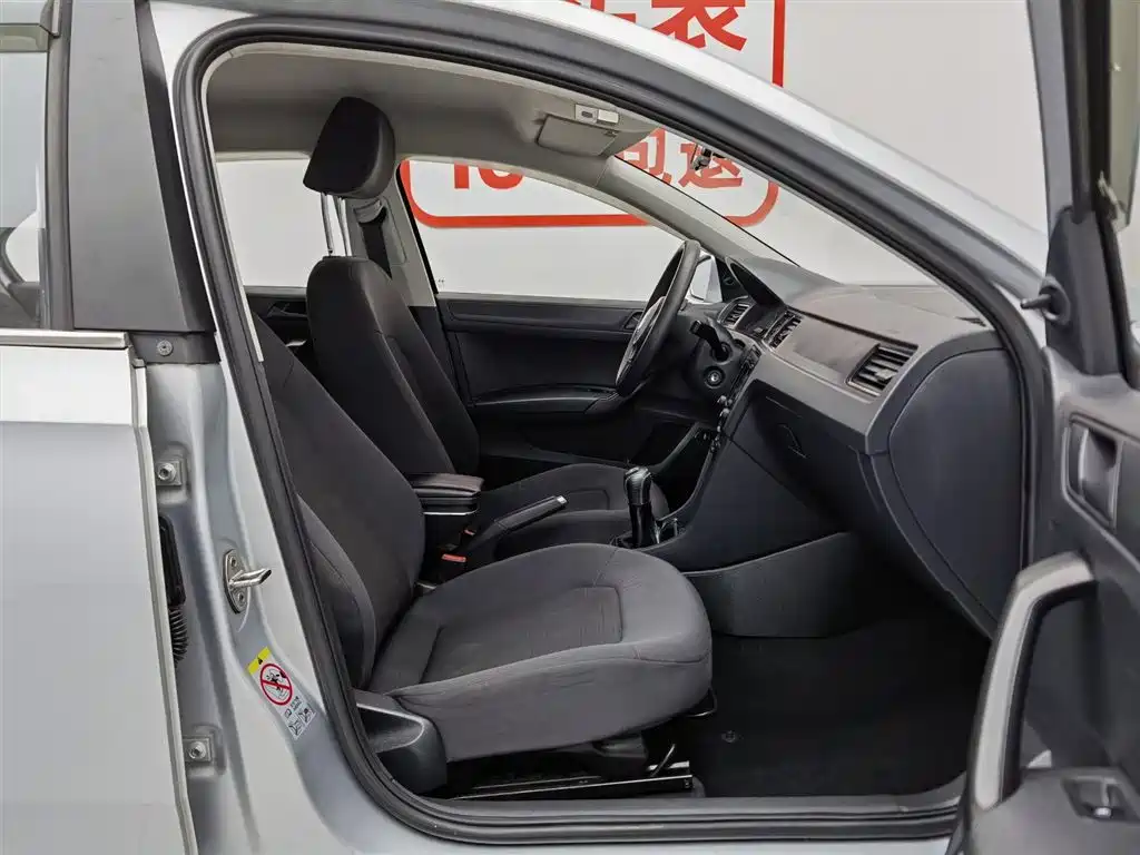 Volkswagen Santana 2015 1.4L Manual Trend Edition фото 23