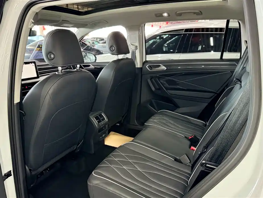 Volkswagen Tiguan L 2024 330TSI Automatic 2WD R-Line Premium Enjoyment Edition фото 26