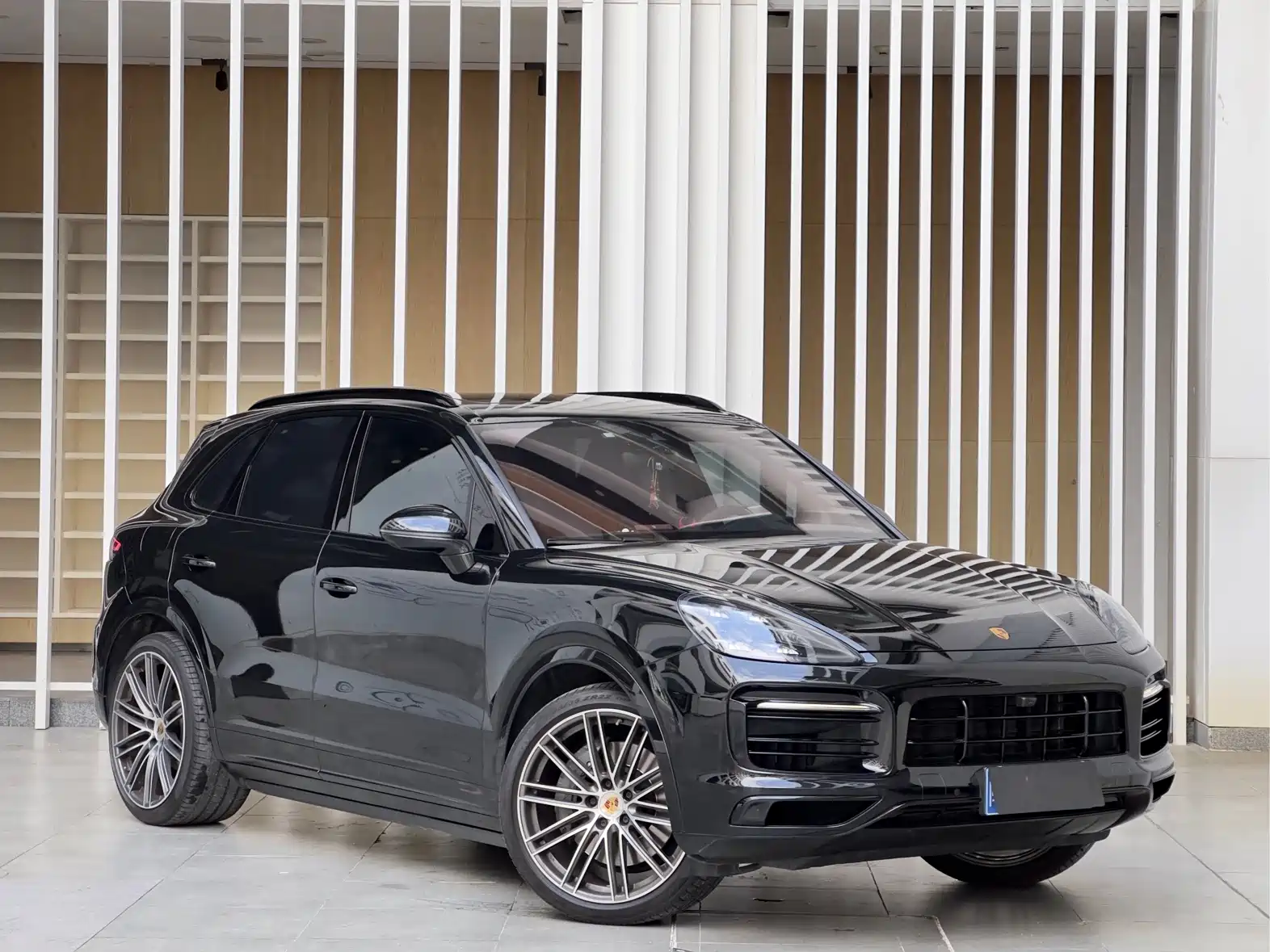 Photo 3 - Porsche Cayenne