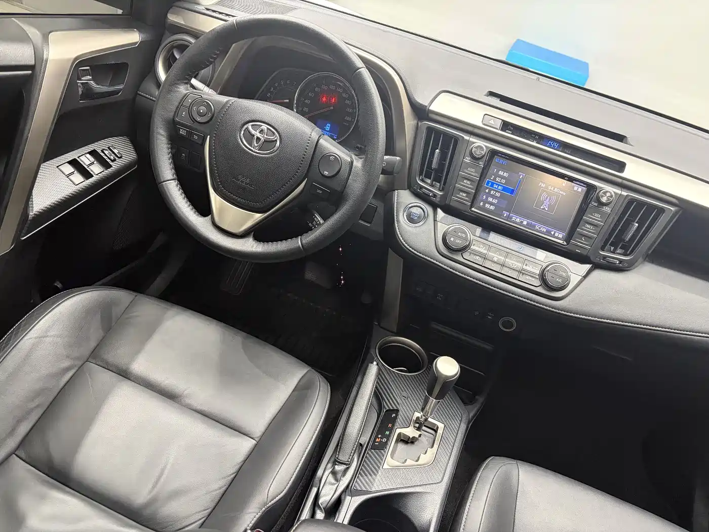 Toyota RAV4 Rongfang 2015 2.0L CVT 4WD Pioneer Edition фото 8