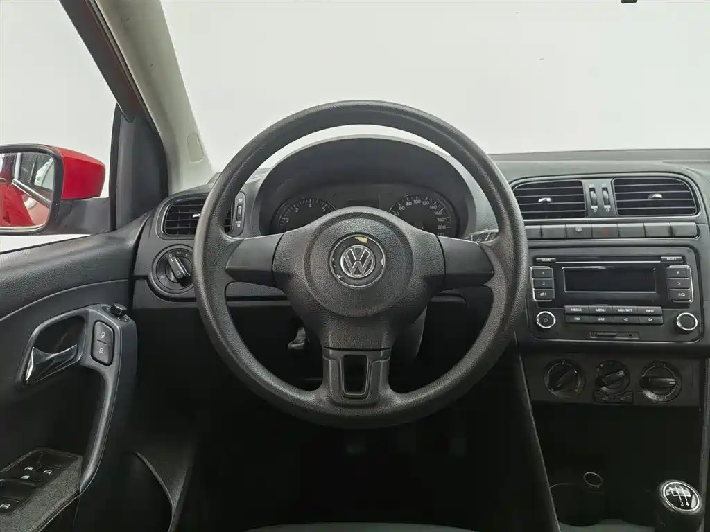 Volkswagen Polo 2013 1.4L Manual Trend Edition фото 11