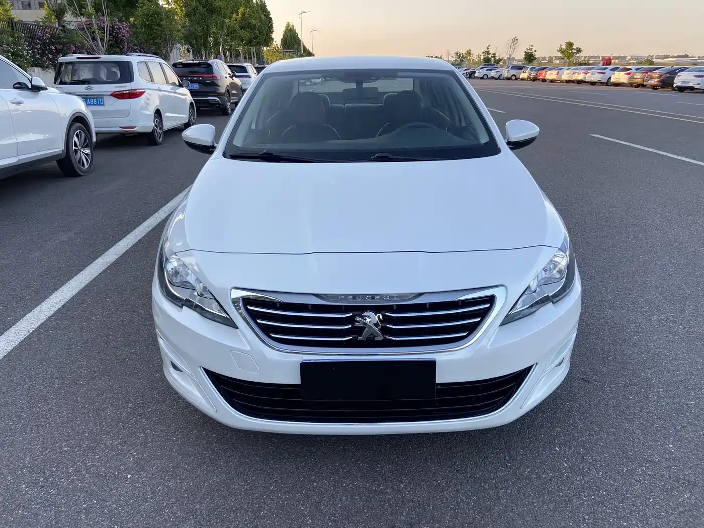 Peugeot 408 2014 1.8L Manual Leading Edition фото 2