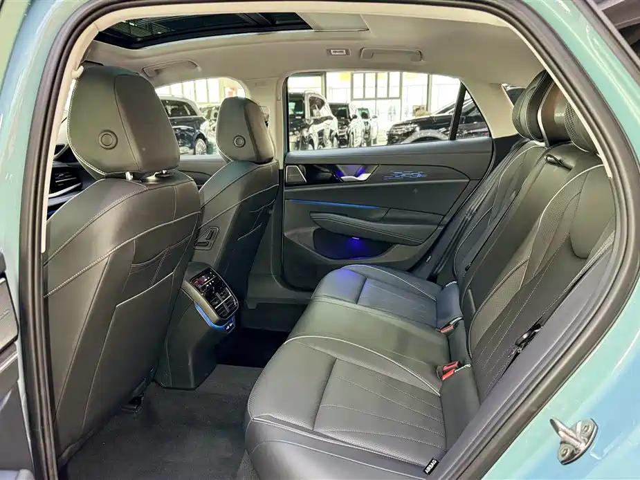 Volkswagen Passat 2025 Model Pro 380TSI Starlight Dragon Premium Edition фото 26