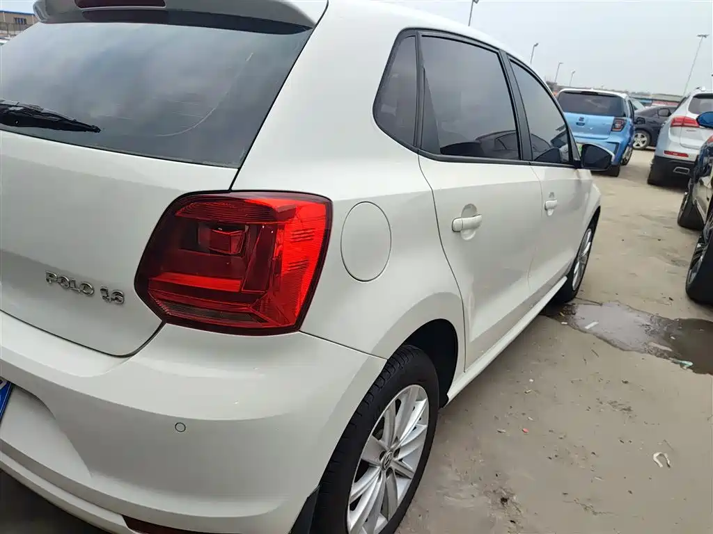 Volkswagen Polo 2014 1.6L Automatic Comfort Edition фото 8