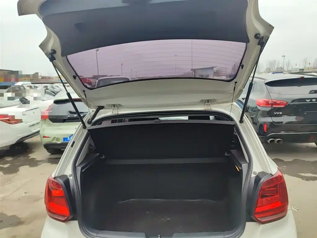 Volkswagen Polo 2014 1.6L Automatic Comfort Edition фото 19