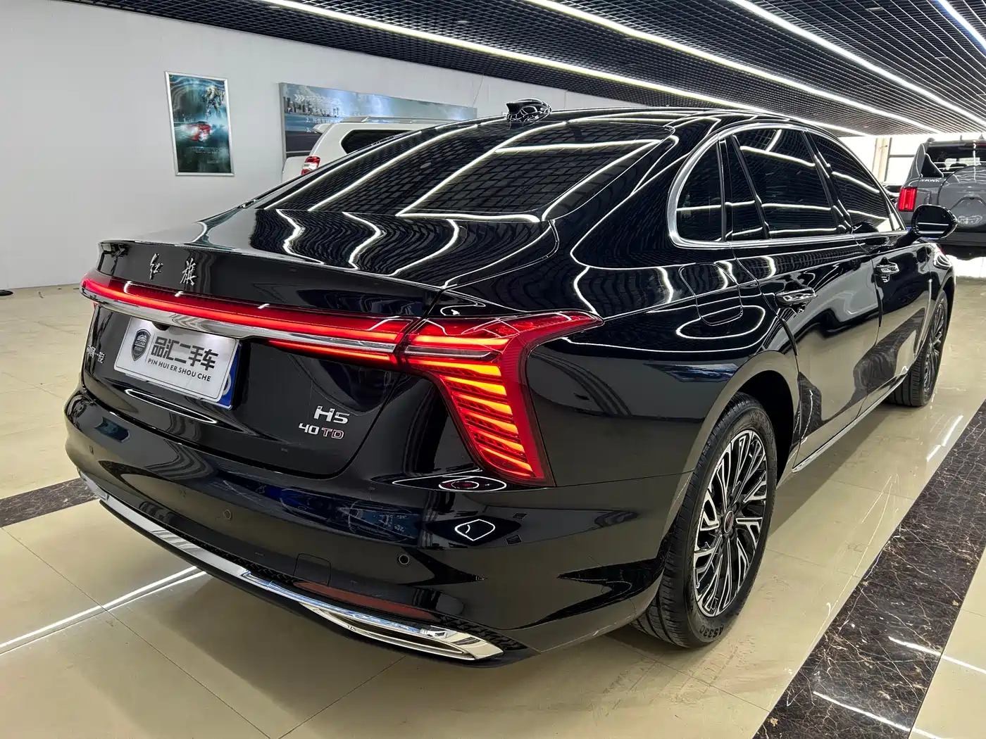 Hongqi H5 2025 2.0T Automatic Flag Celebration 500,000 Units Anniversary Edition фото 6