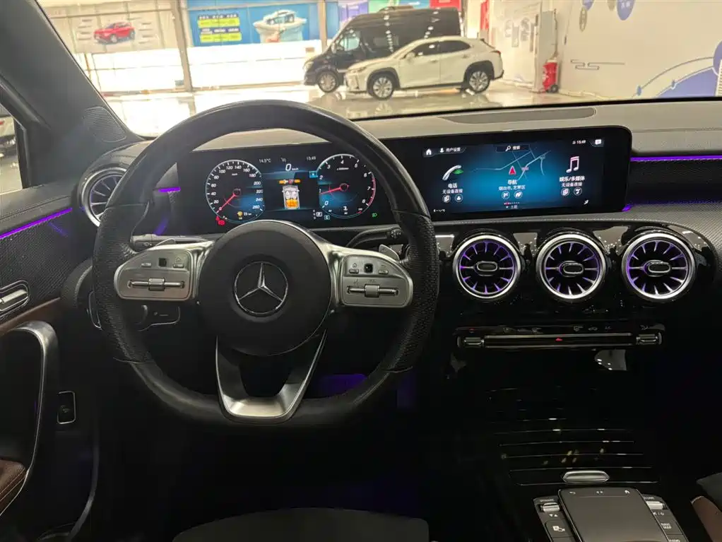 Mercedes-Benz A-Class 2021 A 200 L Sport Sedan Fashion Edition фото 8
