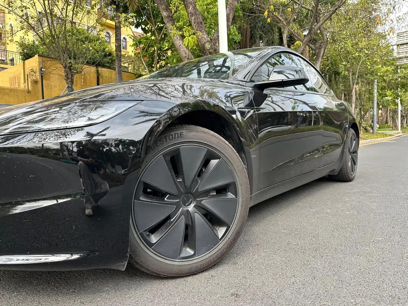 TESLA MODEL 3