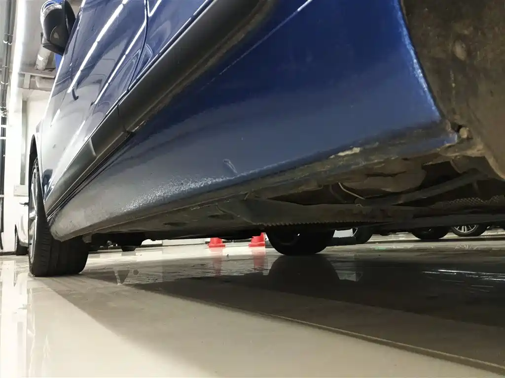 Volkswagen Scirocco 2011 2.0TSI Luxury фото 22