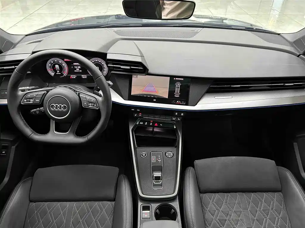 Audi A3 2023 Facelift Sportback 35 TFSI Luxury Sport фото 2