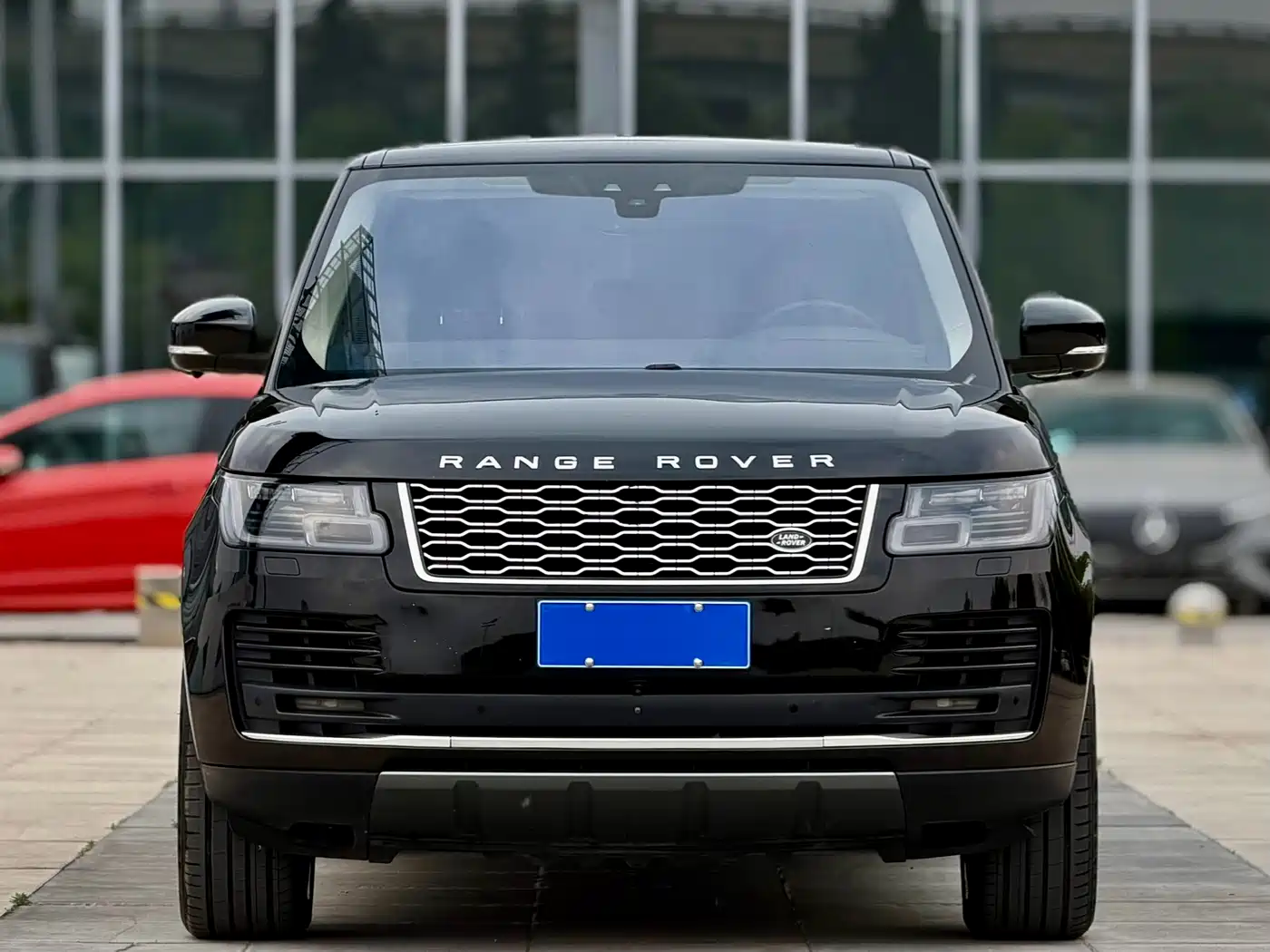 Land Rover Range Rover 2018 3.0 SC V6 Vogue Heritage Extended Edition фото 2