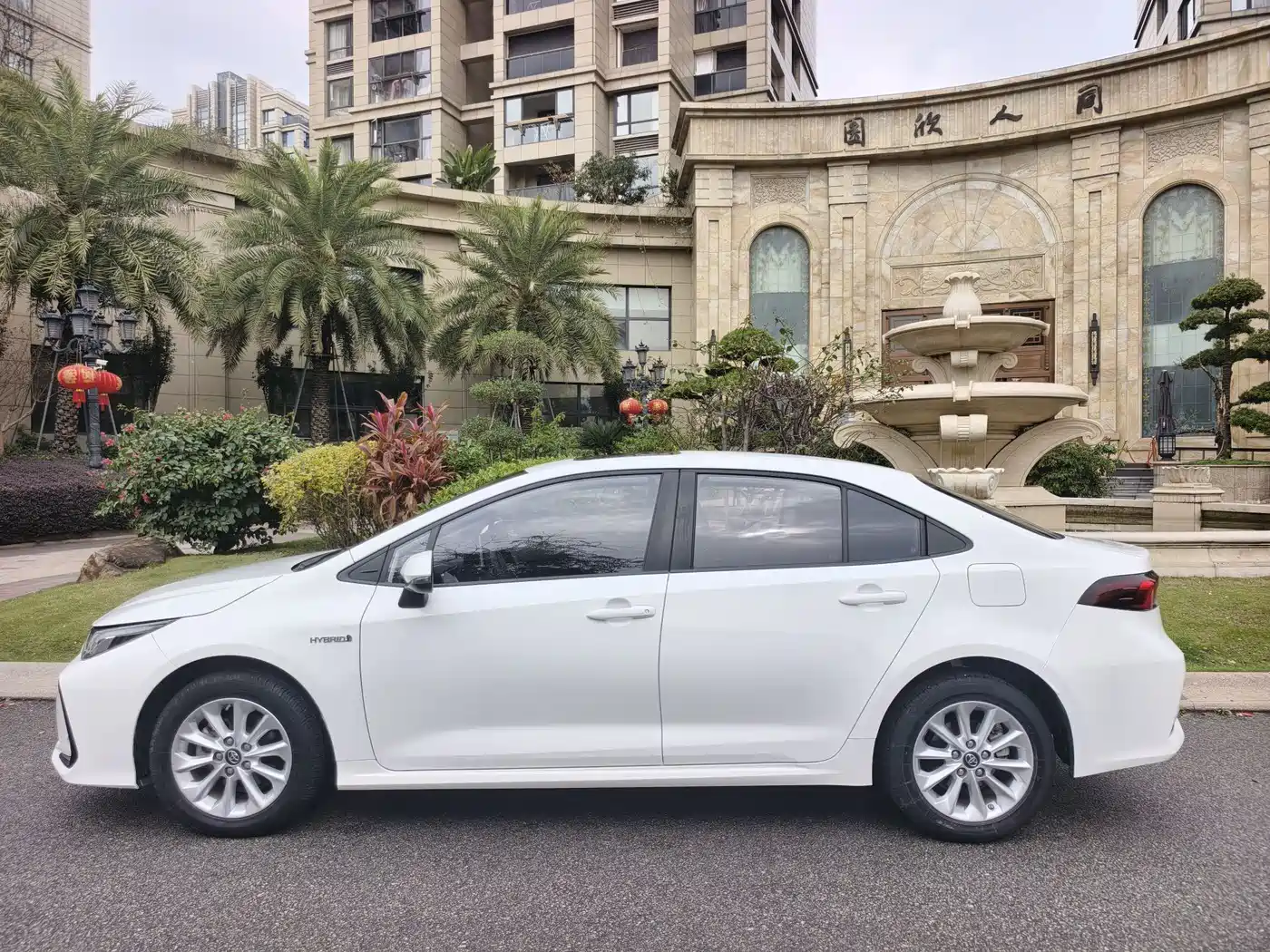 Toyota Corolla 2022 Hybrid 1.8L E-CVT Pioneer Edition фото 4