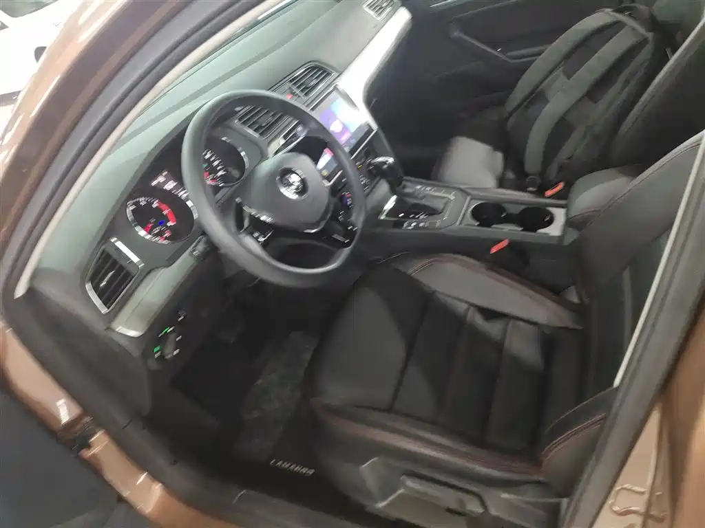 Volkswagen Lamando 2017 230TSI DSG Trend Edition фото 8