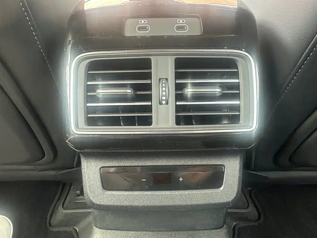 Audi Q5L 2026 Luxury Sport 150kW фото 16
