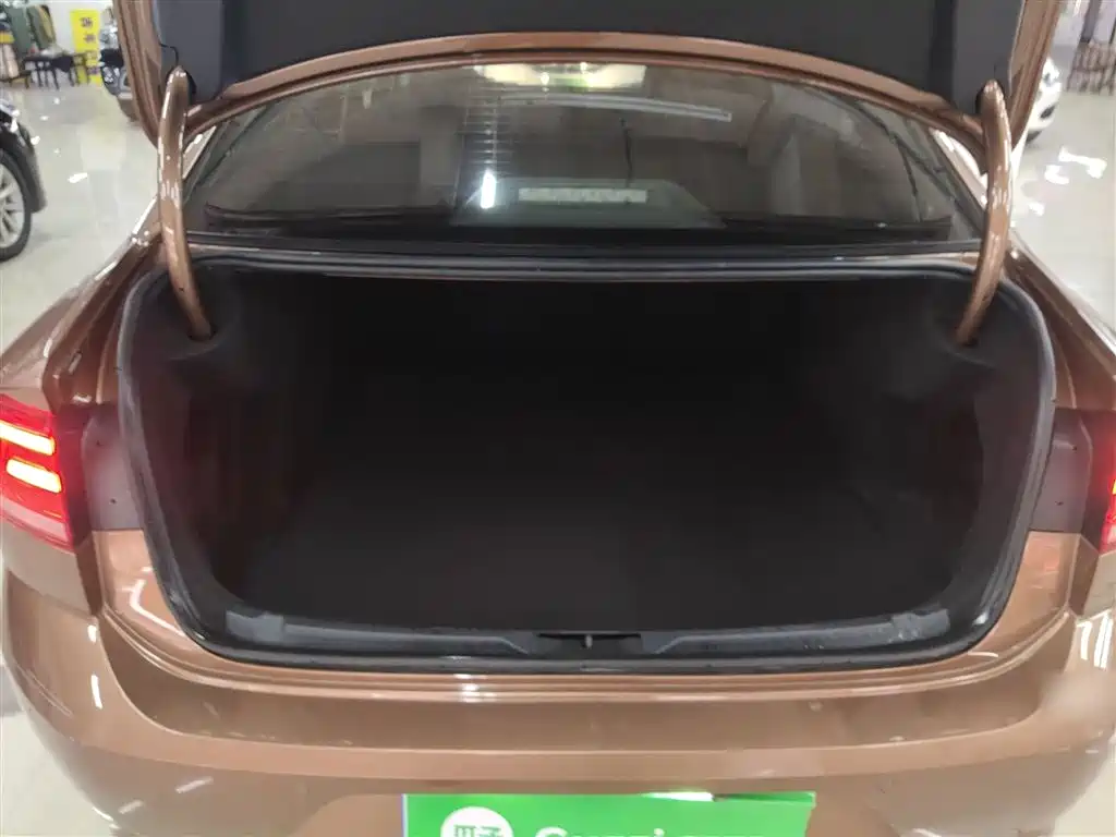 Volkswagen Lamando 2017 230TSI DSG Trend Edition фото 12