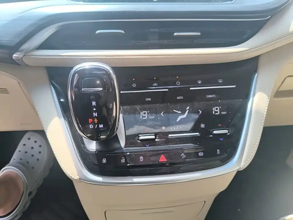 Фото 13 - Buick GL8