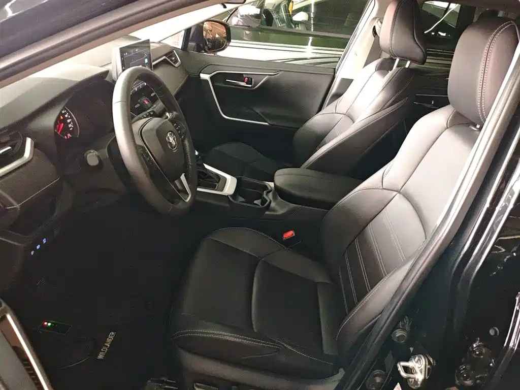 Toyota Wildlander 2022 2.0L CVT FWD Luxury PLUS Edition фото 11