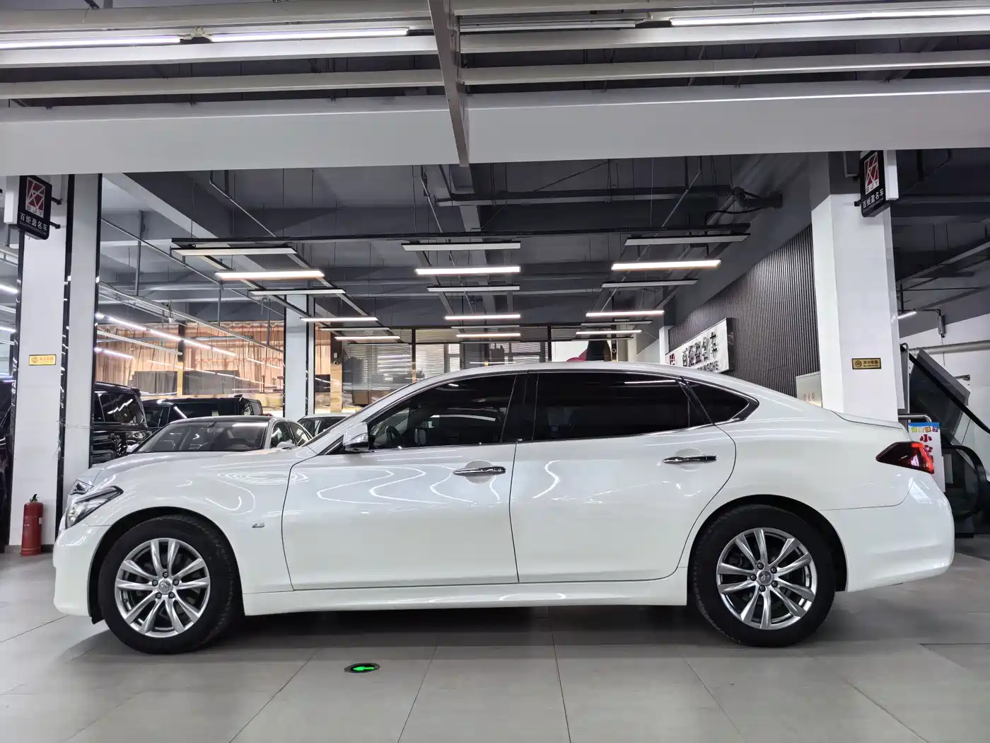Infiniti Q70 2017 2015 Q70L 2.5L Elite
