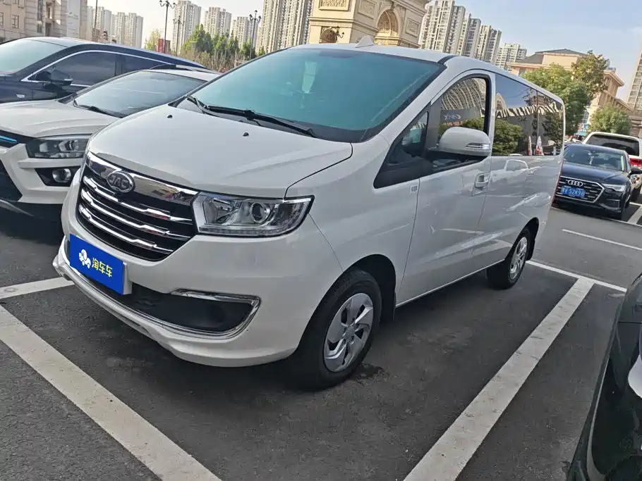 Фото 1 - JAC Refine M3