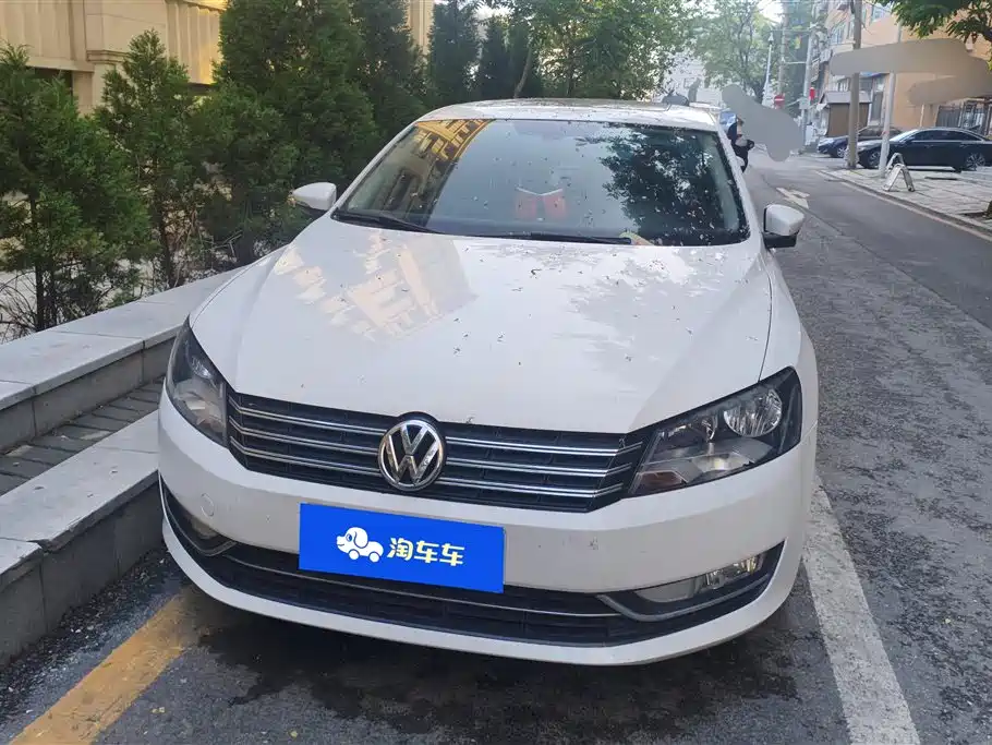 Volkswagen Passat 2014 1.8TSI DSG Luxury Navigation Edition фото 2