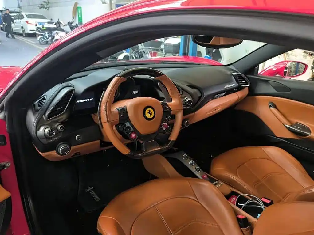 Фото 2 - Ferrari 488