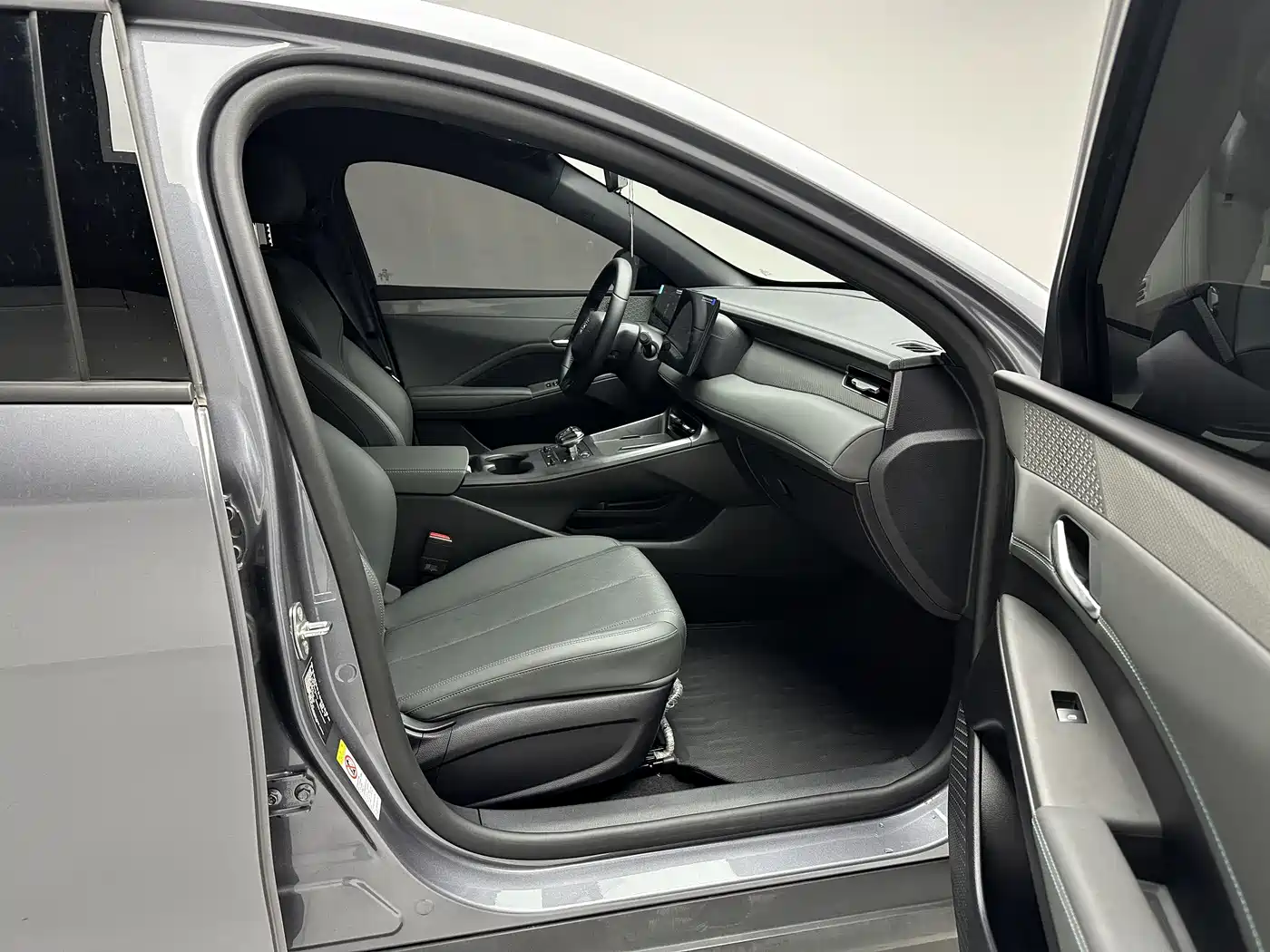 BYD Qin PLUS 2025 DM-i Smart Drive 55KM Leader фото 13